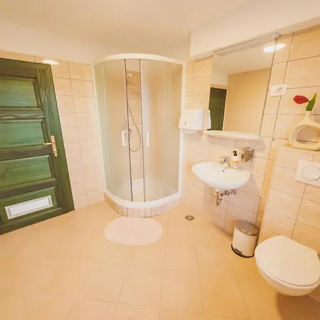 Gabronka Albergue Bistrica ob Sotli