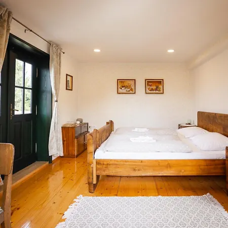 Gabronka Hostel *