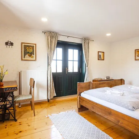 Gabronka Hostel