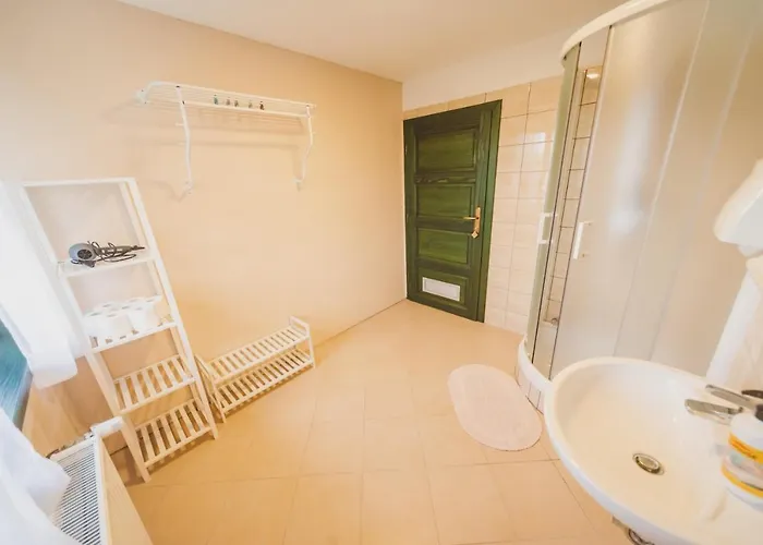 بيت شباب Gabronka